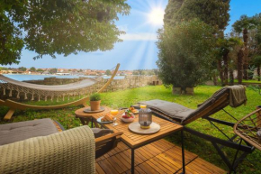 Exclusive Seafront Bacchus Apartment